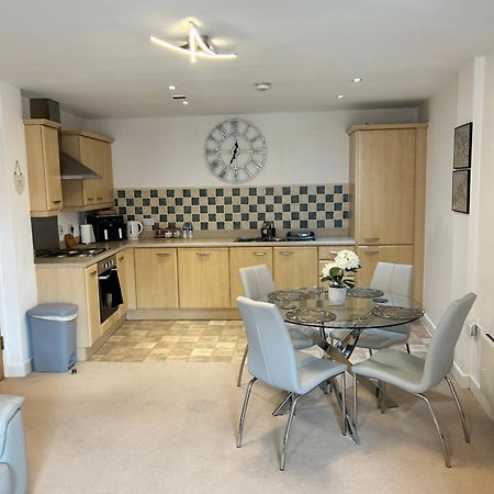 City Centre Apartment. 雷克瑟姆 外观 照片