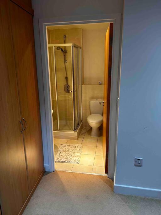 City Centre Apartment. 雷克瑟姆 外观 照片