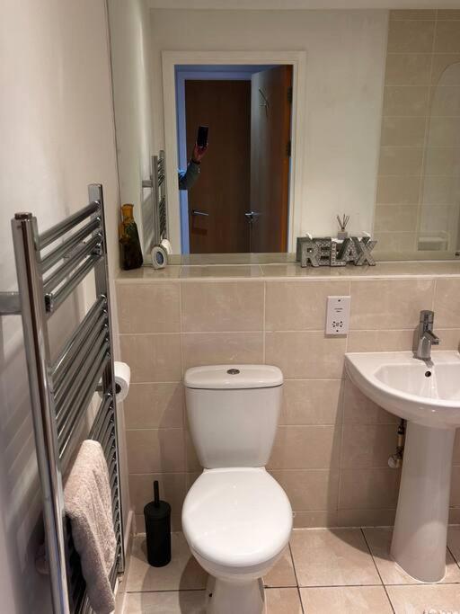 City Centre Apartment. 雷克瑟姆 外观 照片