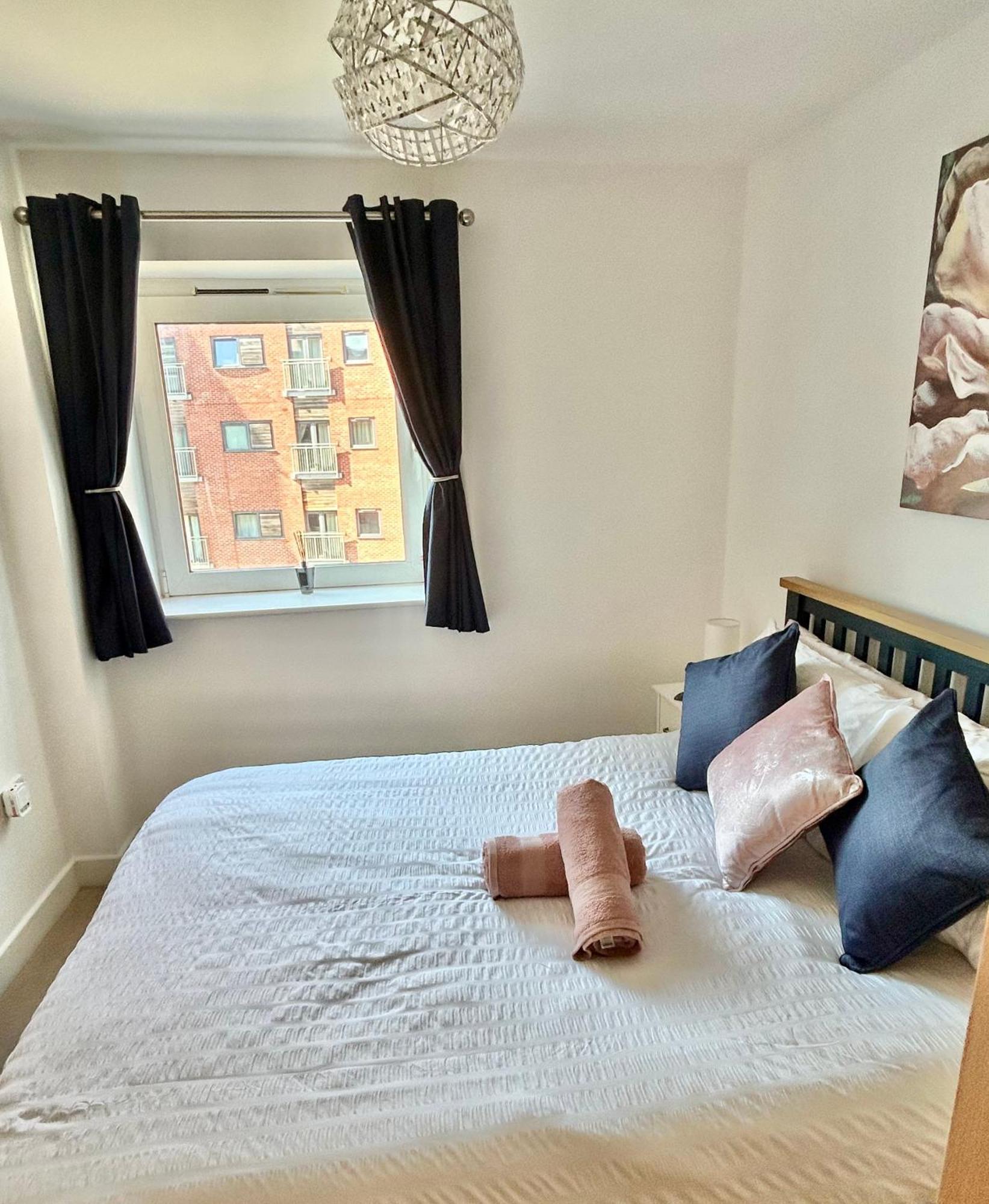 City Centre Apartment. 雷克瑟姆 外观 照片