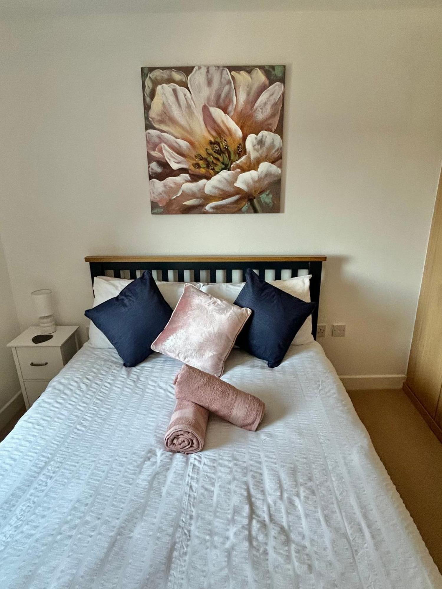 City Centre Apartment. 雷克瑟姆 外观 照片