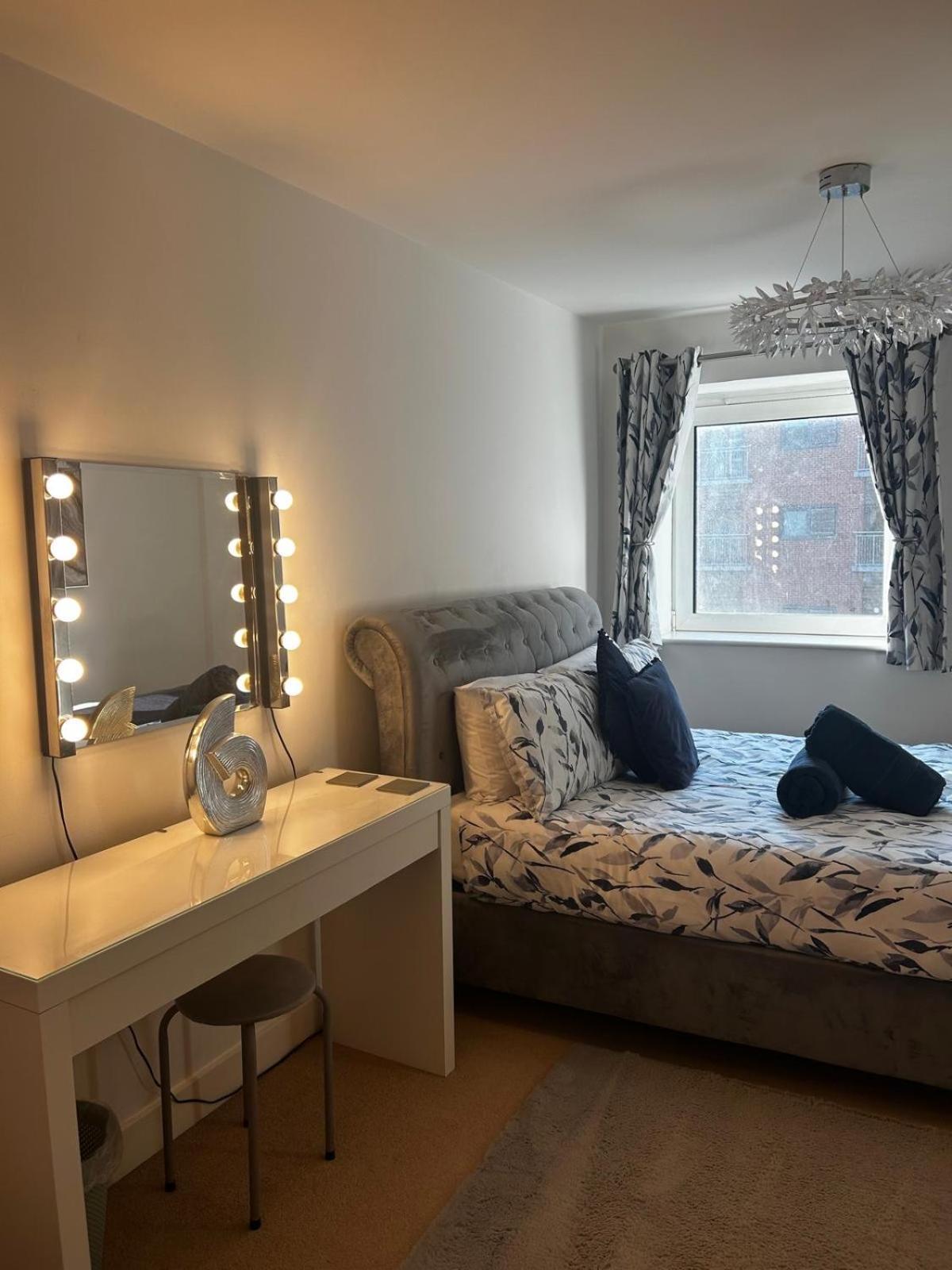 City Centre Apartment. 雷克瑟姆 外观 照片